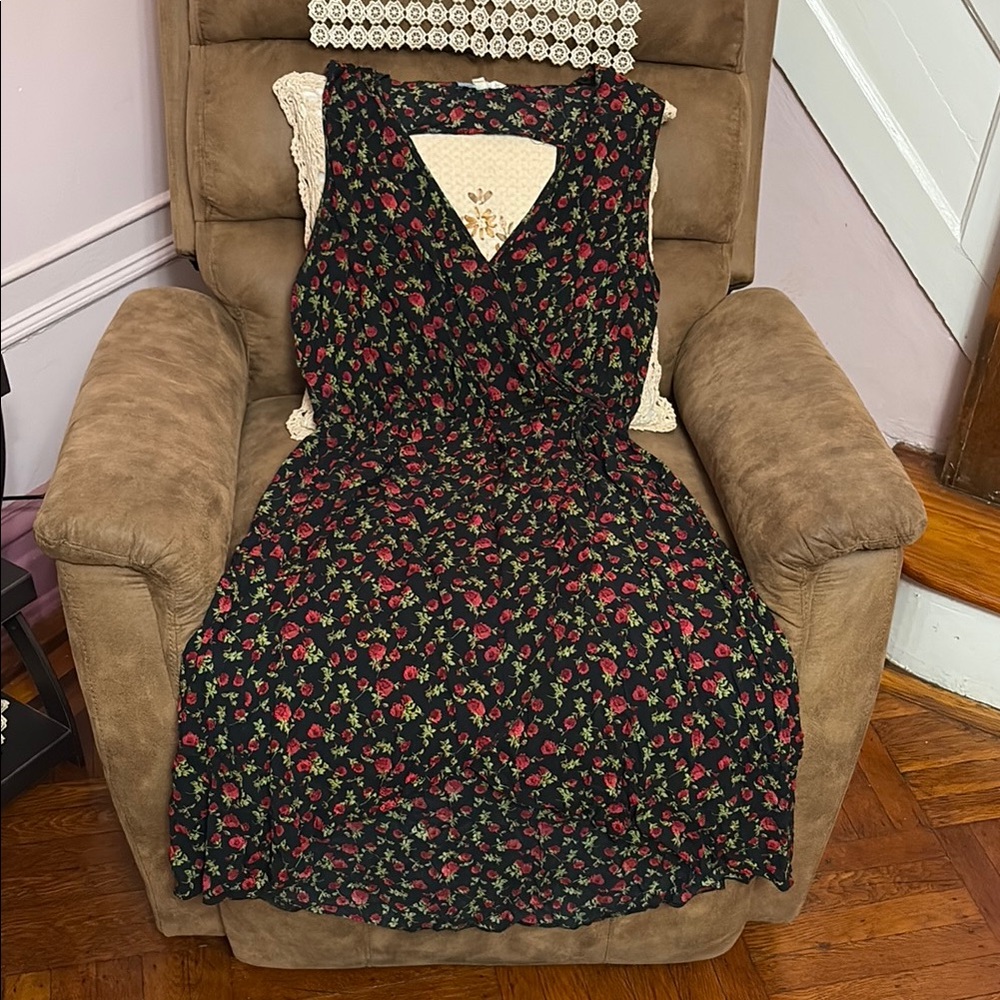 Two by Vince Camuto Red and Green Sleeveless V-Neck Sundress